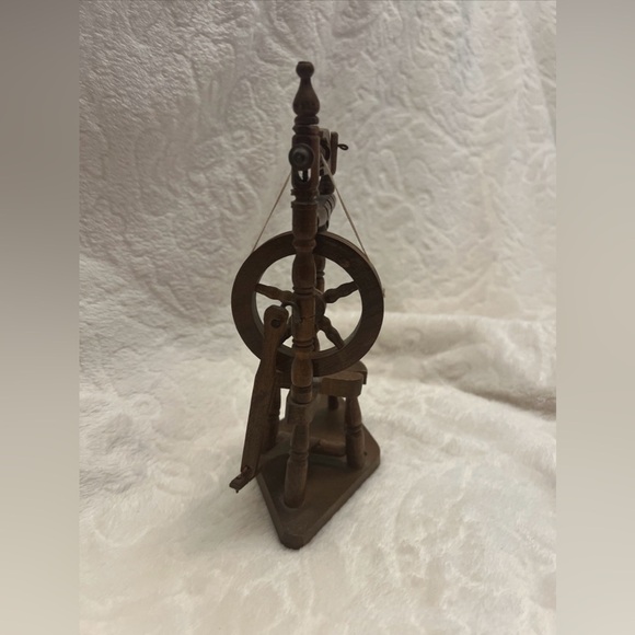 Vintage 8" Miniature Dollhouse Spinning Wheel Wood Salesman Sample - Picture 4 of 12